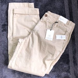 Khaki GAP girlfriend fit pants - mid rise/stretch